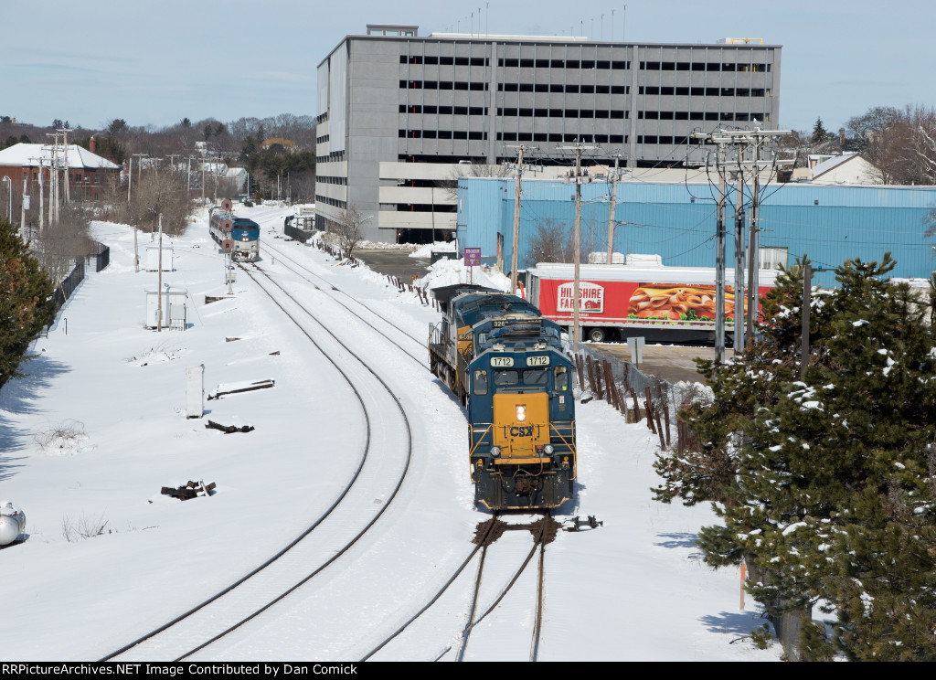 CSXT 1712 Leads M426's Power at Mountain Junction